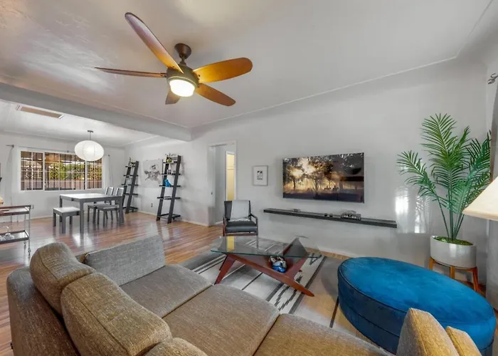 Carport, 4 Bedroom 2 Ba, Sleeps Up To 8, Fenced Yard Holiday home